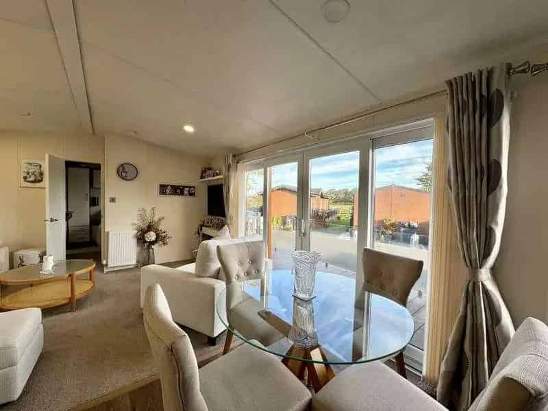 2 Bed Fully Furnished Lodge with Decking and Parking