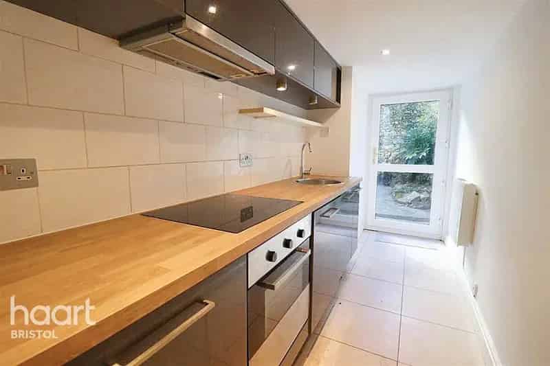 1 Bedroom Furnished Basement Flat To Rent