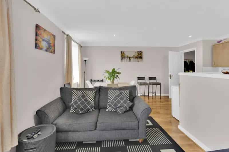 2 Bedroom Flat for Sale in Worcester Park