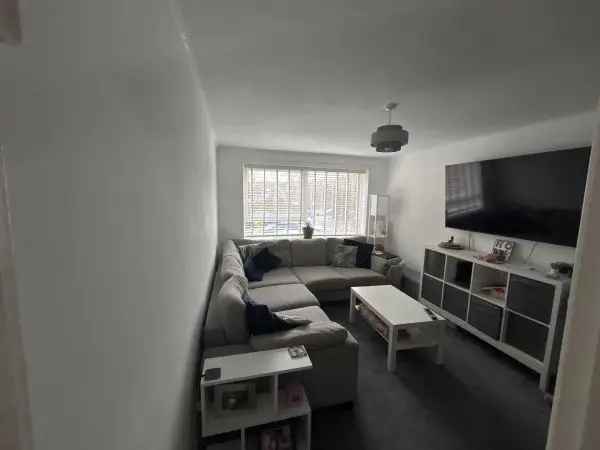 Flat For Rent in Brentwood, England