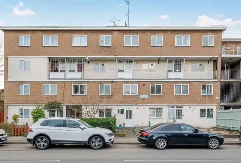 3 Bedroom Split Level Apartment For Sale