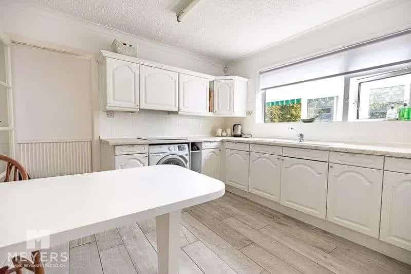 3 Bed Detached House for Sale in Littledown
