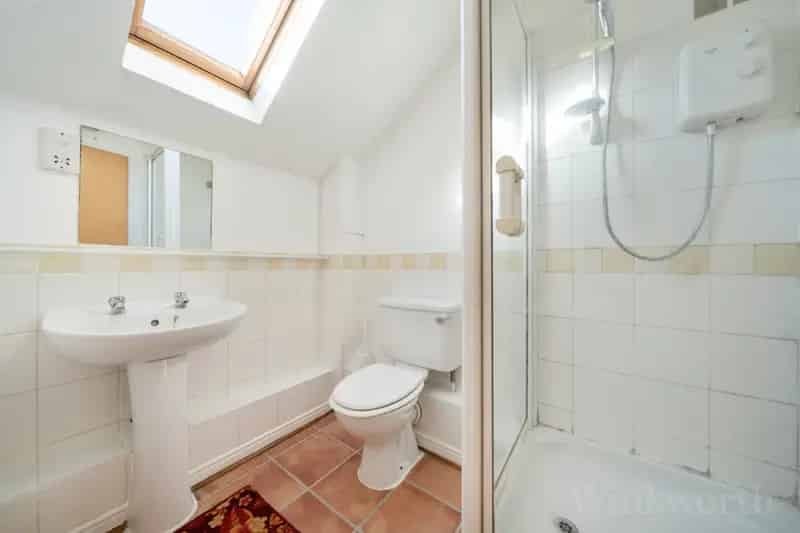 Spacious Four Bedroom Family Home in London