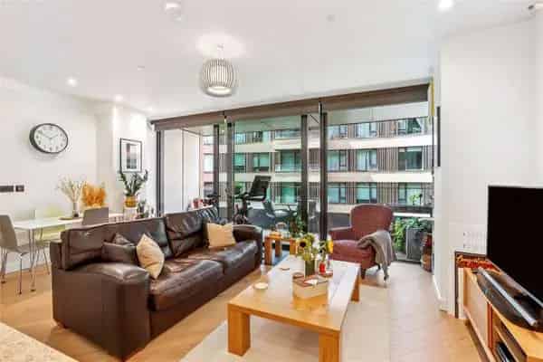 2-Bed Apartment Television Centre Luxury Amenities