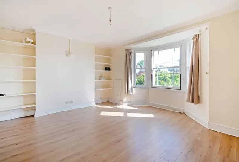 1 Bedroom Flat for Sale near Stroud Farmers Market
