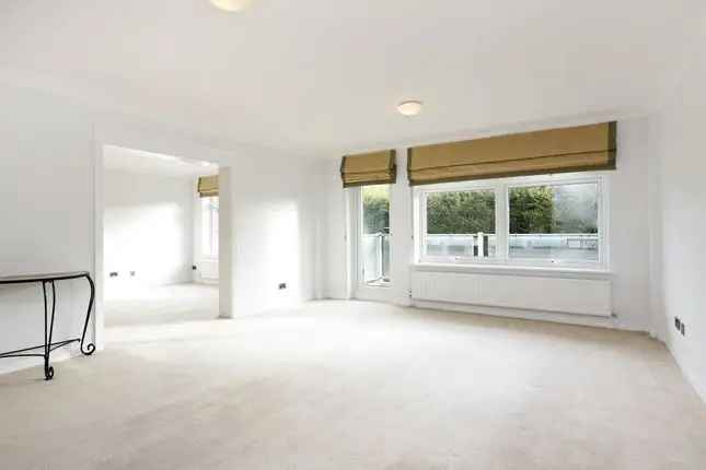 Flat to rent in Draxmont, London SW19