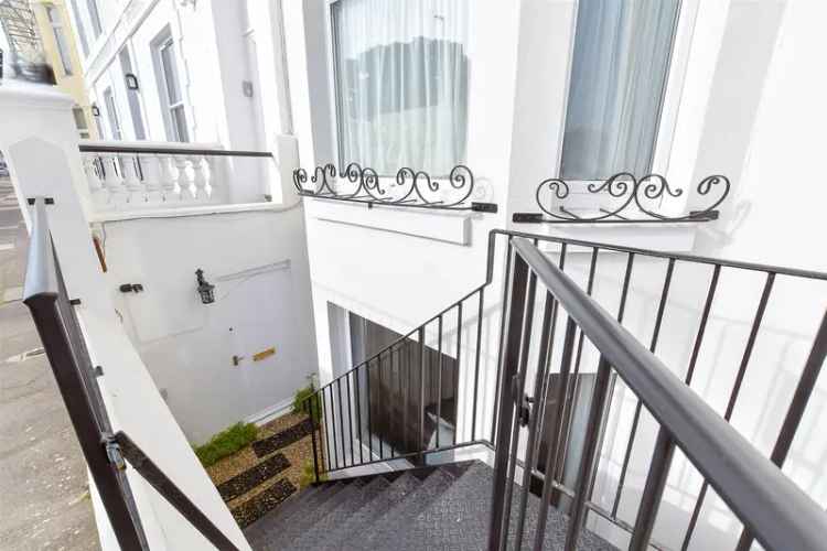 2 Bedroom Seafront Apartment Southsea No Chain