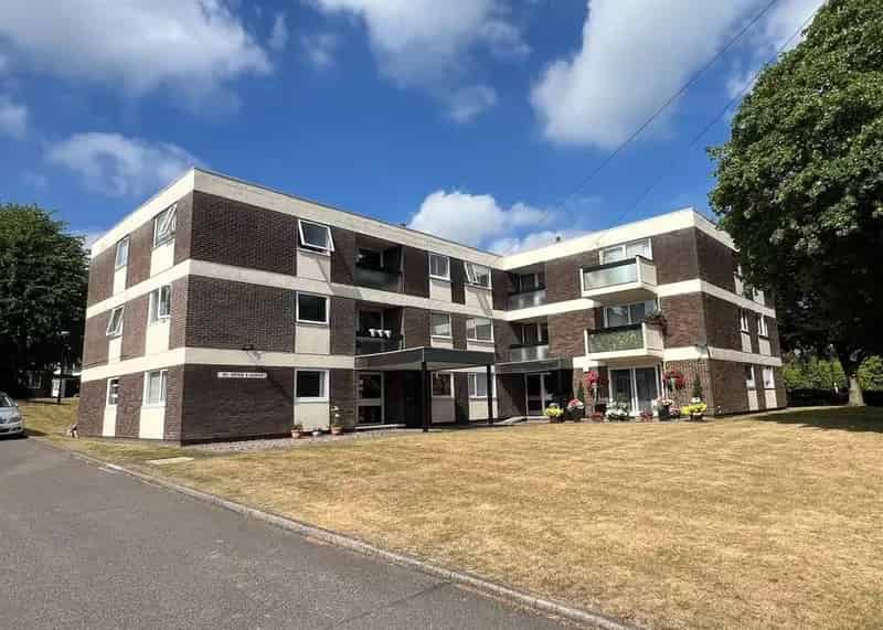 2 Bedroom Flat for Sale in Sutton Coldfield