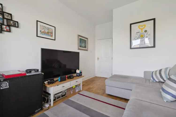 One Bedroom Apartment Near Holmlea Park