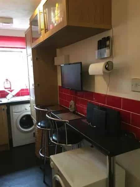 House near Glades Shopping Centre Bromley with New Kitchen and Bathroom
