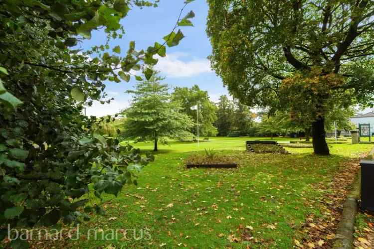 Modern One Bedroom Apartment in Epsom Near Train Station