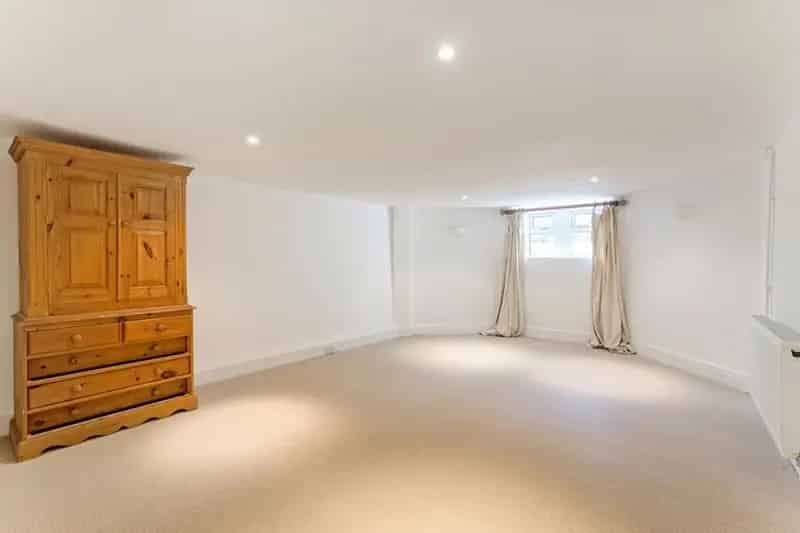 4 Bedroom Maisonette with Substantial Garden