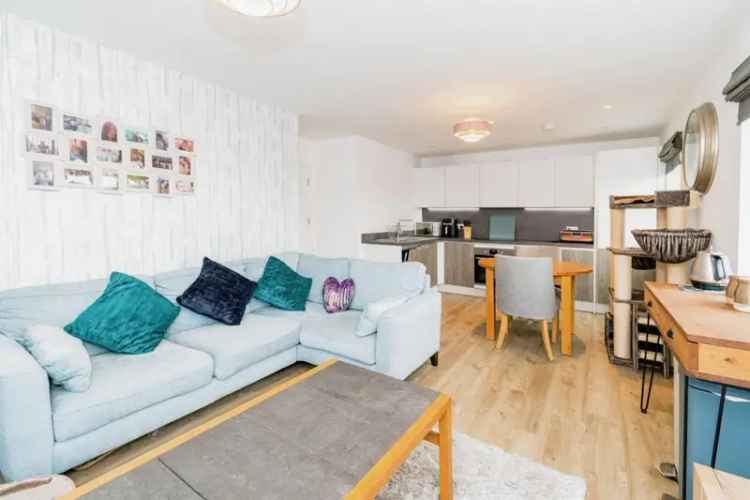 Stunning 2-Bed Apartment with Balcony and Parking