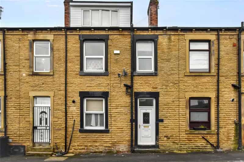 Two Bedroom Mid Terrace House in Morley Town Centre