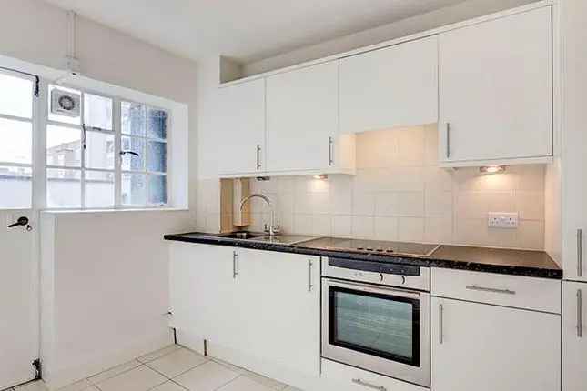 Flat to rent in Fulham Road, London SW3