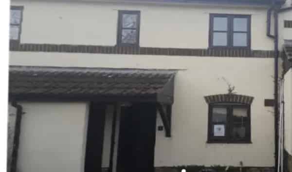 2 Bedroom House in Sampford Peverell Near Canal