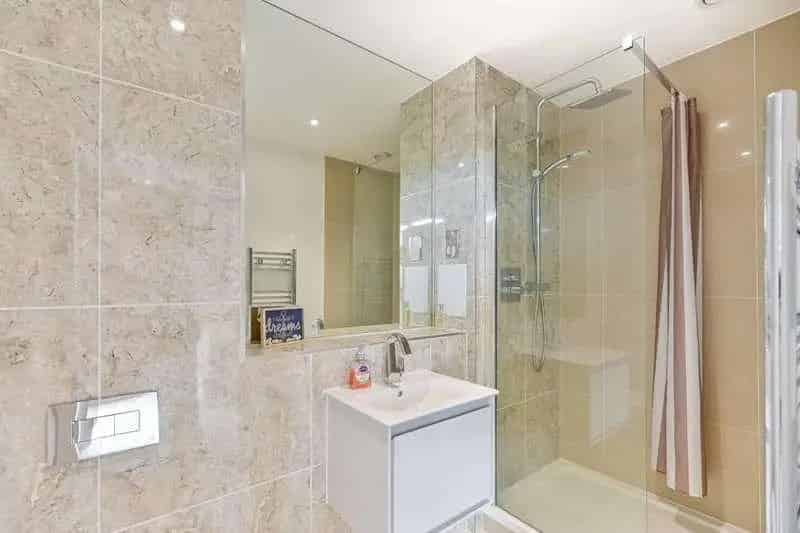2 Bed Flat for Sale near New Malden Station