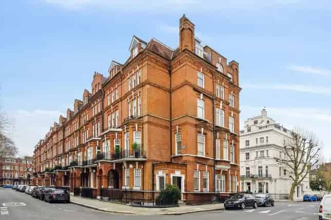 3-Bedroom Flat for Sale in Elm Park Gardens Chelsea SW10