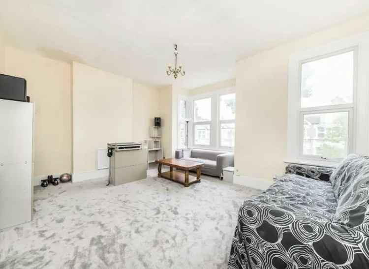 Flat For Sale in London, England