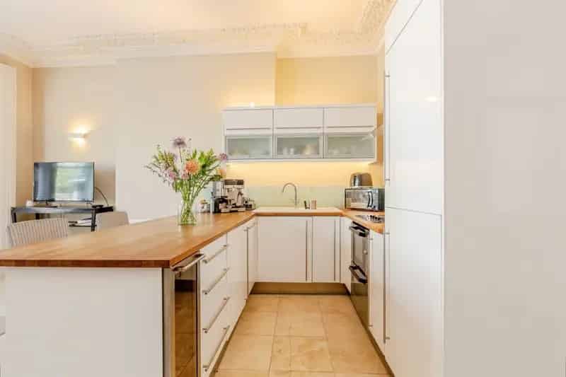 Clifton Village Apartment 2 Parking Spaces High Ceilings