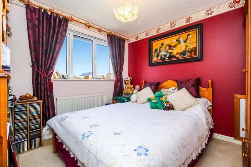 3 Bedroom Semi Detached House Tyla Garw