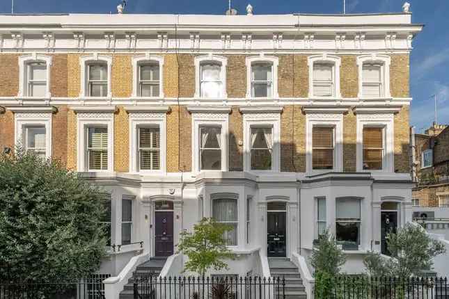 Town house to rent in Fawcett Street, Chelsea SW10