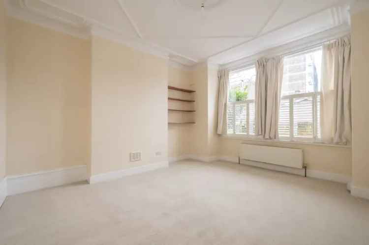 1 Bedroom Flat for Sale in Tooting Bec - Large Garden - Refurbishment Potential