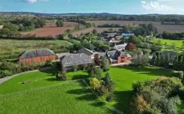 Kiddicott Farm: Substantial Farmhouse and Holiday Cottages near Clyst St Mary