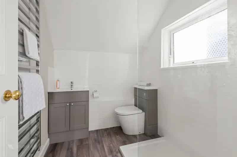 2 Bed Flat for Sale Salcombe Harbour Views Parking