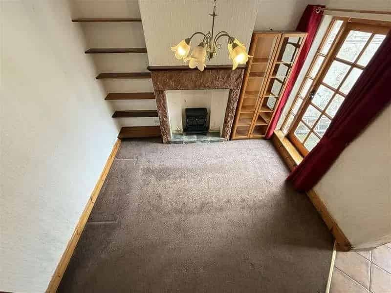 2 Bed House for Sale Near Shops and Transport