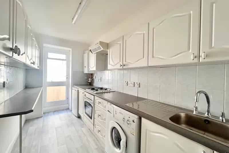 Brighton Seafront 2-Bed Apartment Near Beach