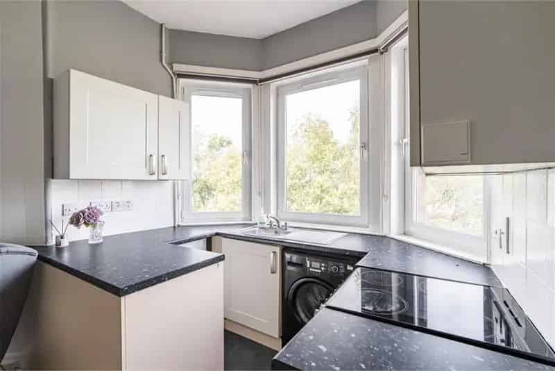 1 Bed Flat - Third Floor with 1 Reception Room