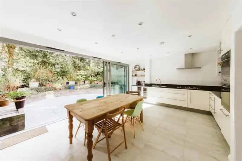 3 bedroom town house for sale