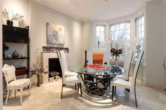 Semi Detached House for Sale in Upper Richmond Road London SW15