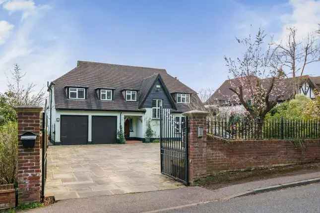 5 Bedroom Family Home for Sale in The Ridgeway Hertfordshire