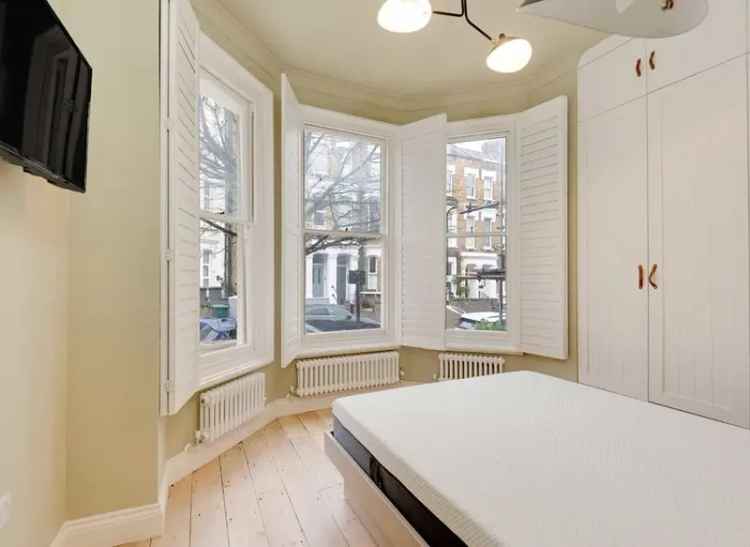 Flat For Sale in Gascony Avenue, London, England