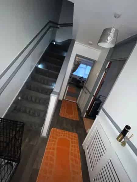 3 Bed Maisonette Near Town Farm Primary School