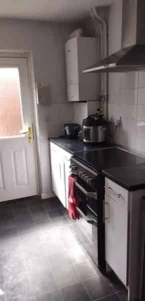 34 Bedroom House Large Garden Near Shops Schools