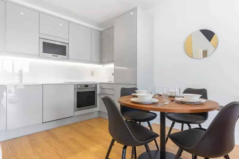 2 Bedroom Apartment to Rent in UK