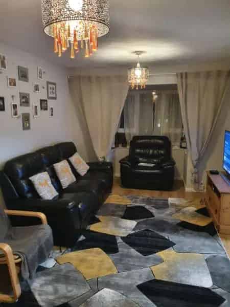 2nd Floor Flat 2 Double Rooms Off Street Parking Big Garden Near Piccadilly