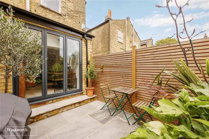 2 Bedroom Garden Maisonette Near Turnham Green