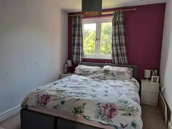 2 Bed Flat with Parking Near M5 and Town Centre