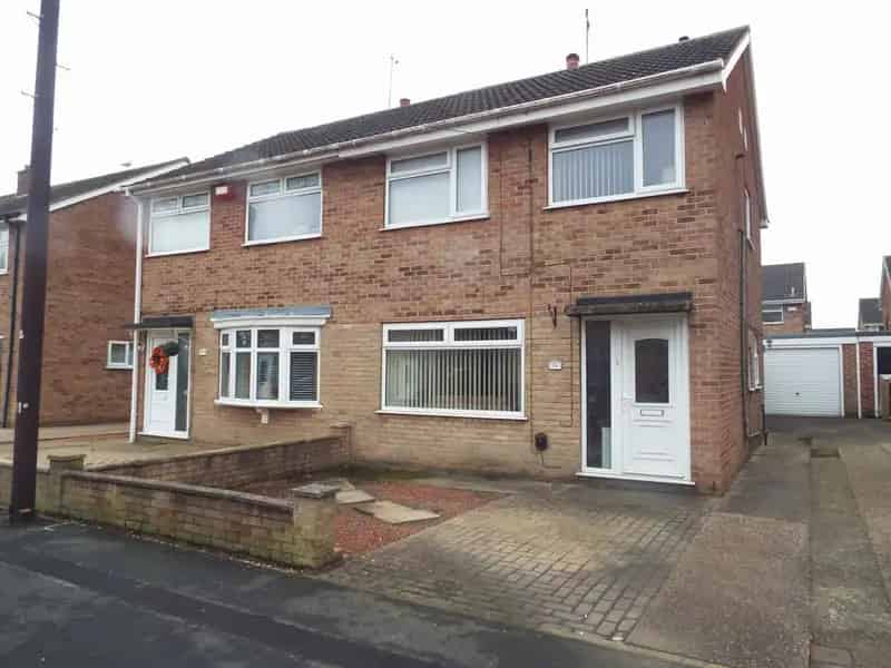 3 Bedroom Semi Detached House To Rent