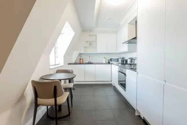 Luxury Kensington Apartment - 3 Beds, 4 Baths, All Bills Included