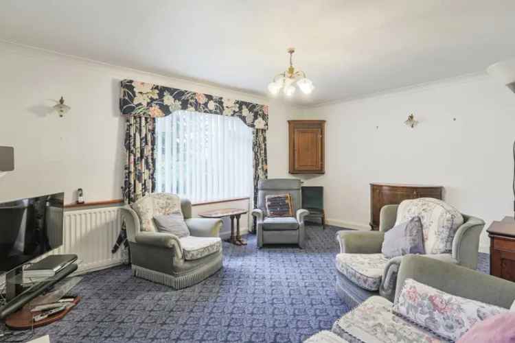 Family Home: 3 Beds, 2 Garages, Large Garden