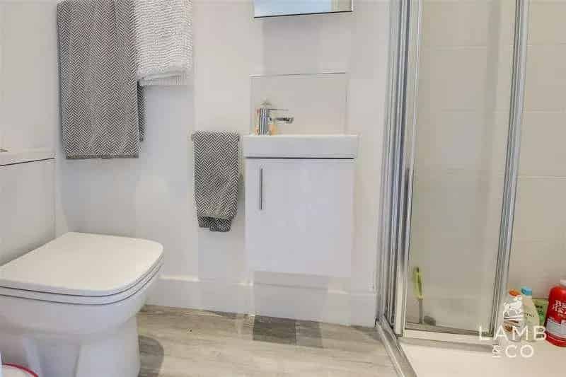 5 Bed House for Sale - Modern Family Home with Home Office