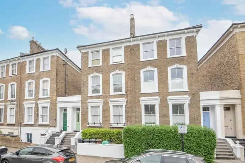 1 Bed Flat for Sale in Stoke Newington - Period Conversion