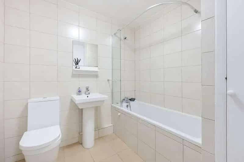 2 bed flat for sale