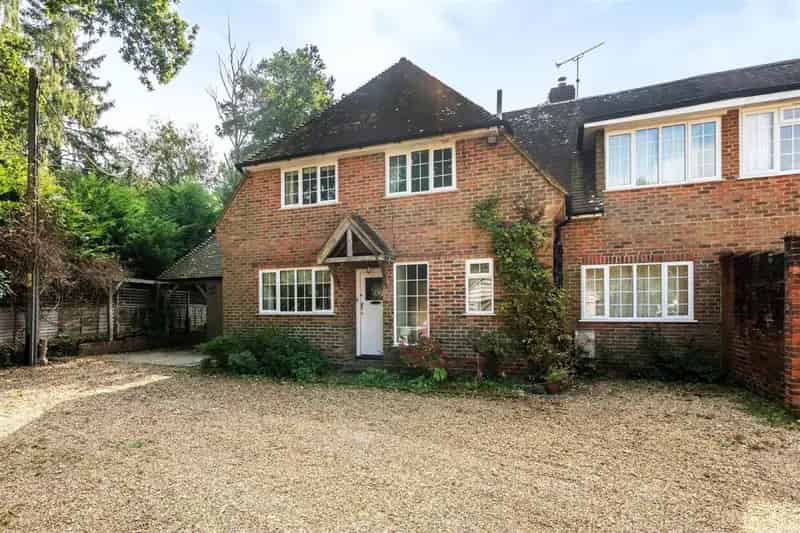 3 Bedroom Semi-Detached House for Sale in The Sands
