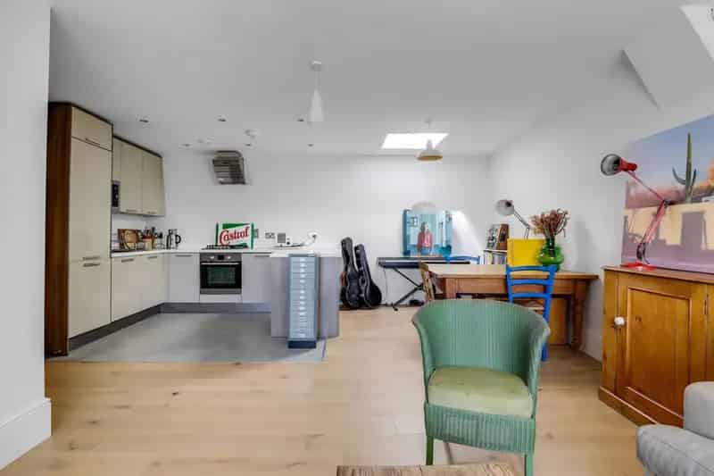 2 Bedroom Flat SE26 Chain Free Top Floor Modern Spacious
